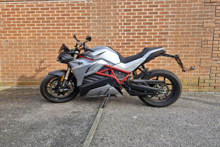 ENERGICA ESSEESSE 9