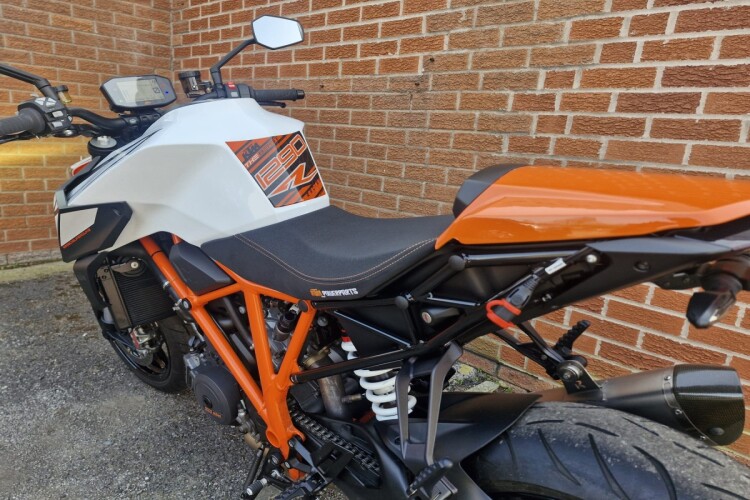 KTM 1290 SUPER DUKE R