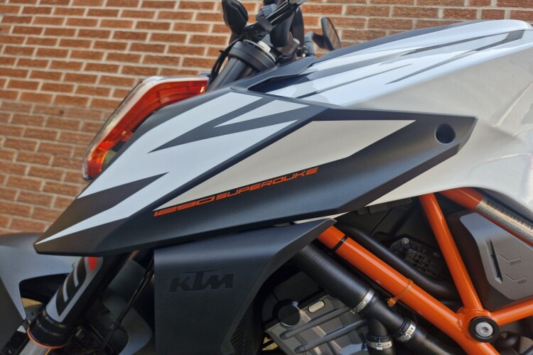 KTM 1290 SUPER DUKE R