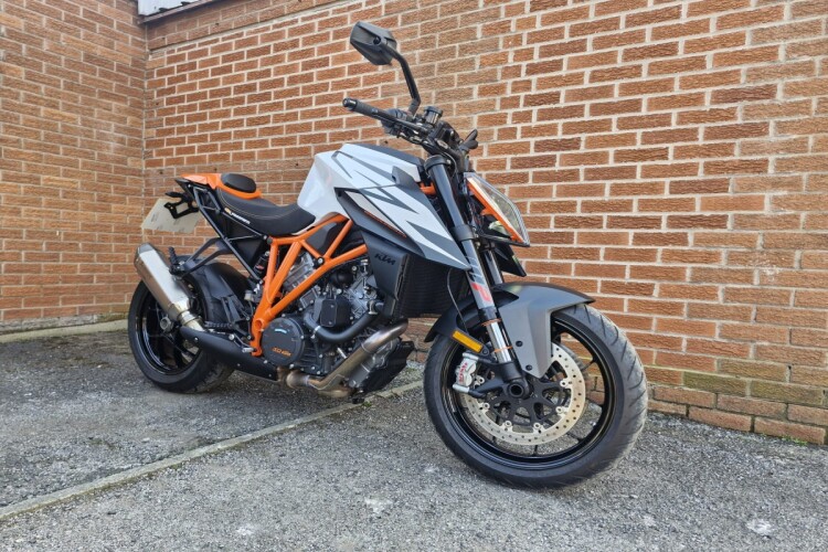 KTM 1290 SUPER DUKE R