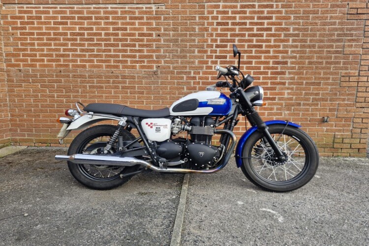 TRIUMPH BONNEVILLE T100