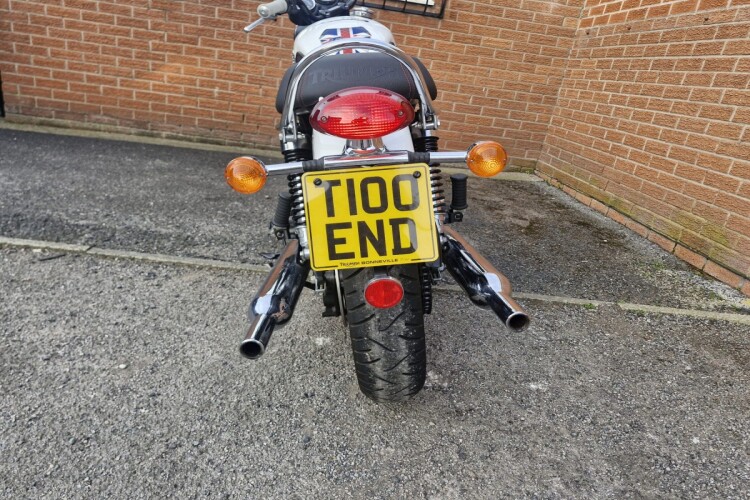TRIUMPH BONNEVILLE T100