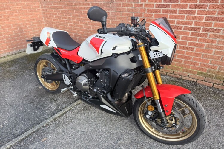 YAMAHA XSR900