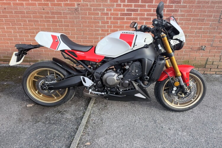 YAMAHA XSR900