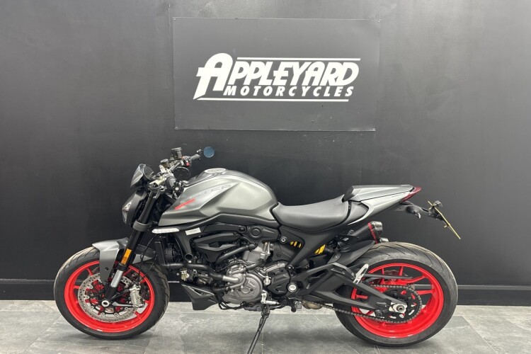 DUCATI MONSTER 937