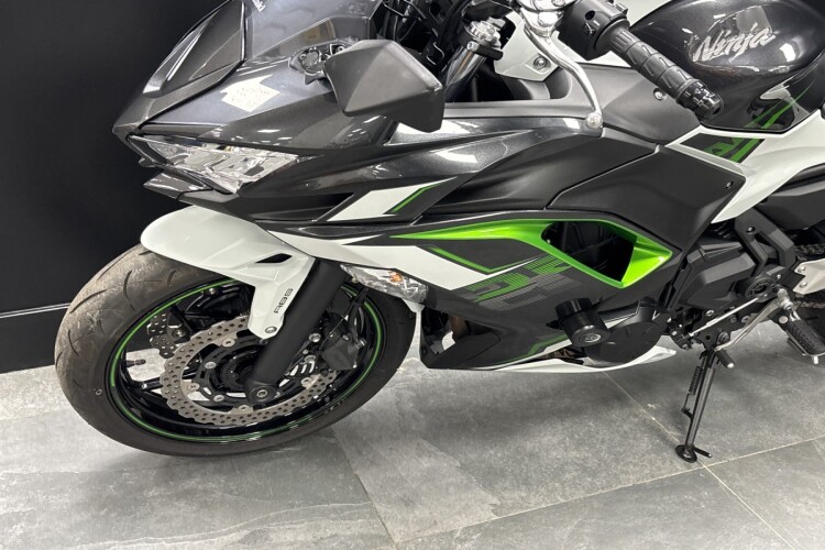 KAWASAKI NINJA 650