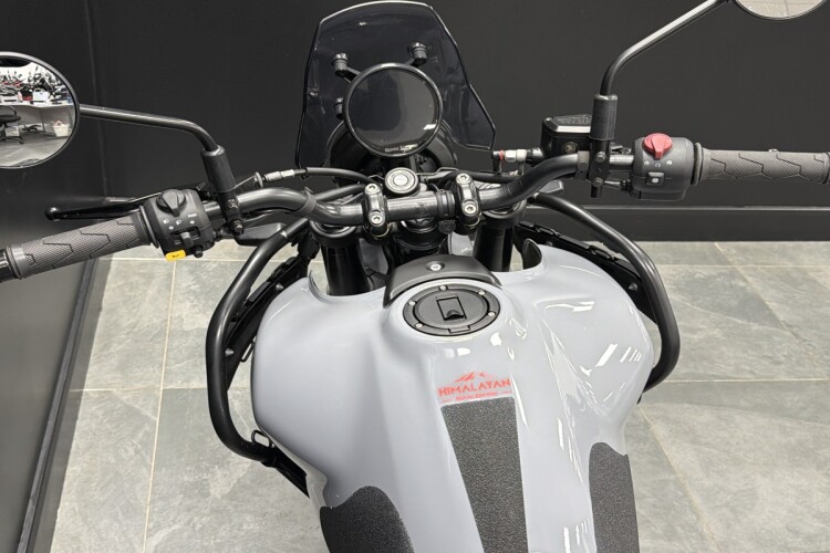ROYAL ENFIELD HIMALAYAN 452