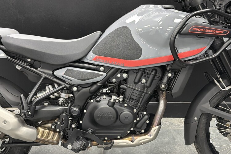 ROYAL ENFIELD HIMALAYAN 452