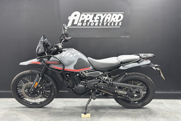 ROYAL ENFIELD HIMALAYAN 452