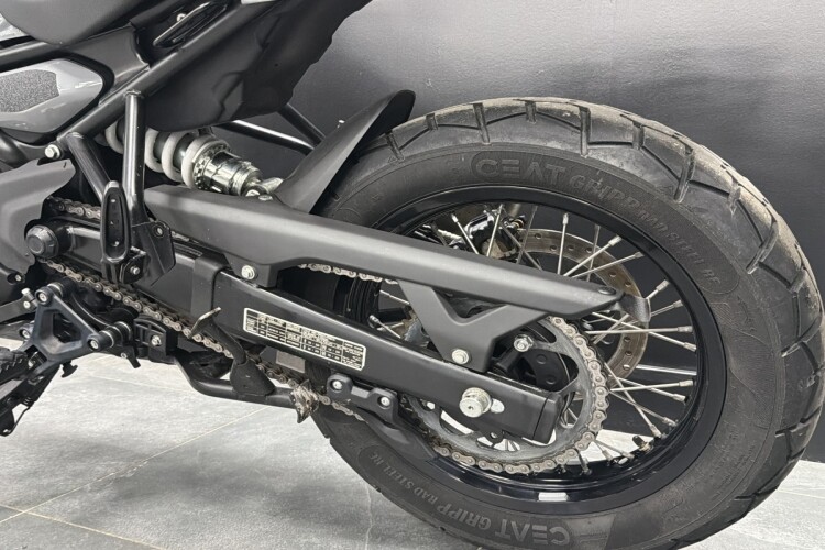 ROYAL ENFIELD HIMALAYAN 452