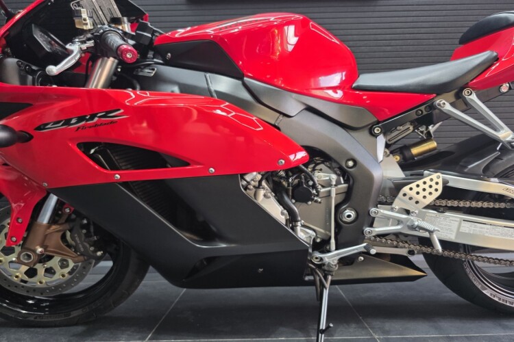 HONDA CBR1000RR FIREBLADE
