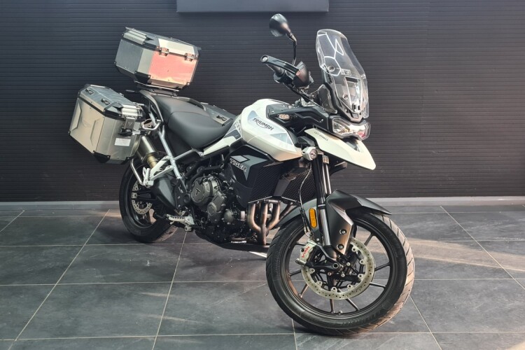 TRIUMPH TIGER 900