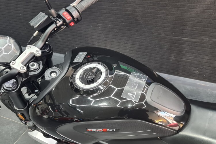 TRIUMPH TRIDENT 660