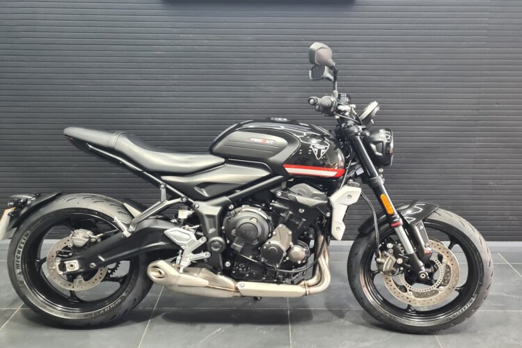 TRIUMPH TRIDENT 660
