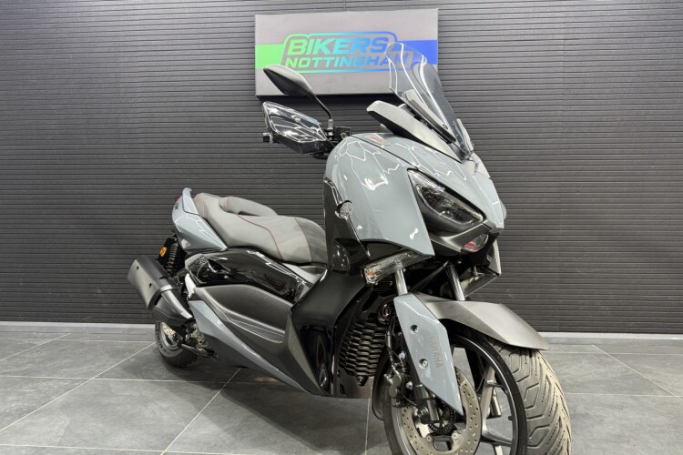 YAMAHA XMAX 300
