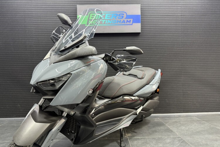 YAMAHA XMAX 300
