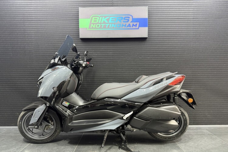 YAMAHA XMAX 300