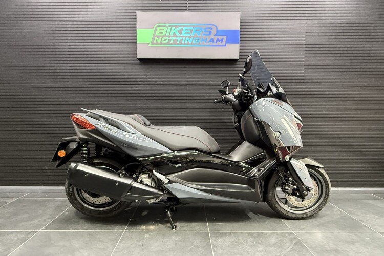YAMAHA XMAX 300
