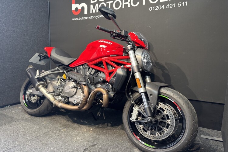 DUCATI MONSTER 821