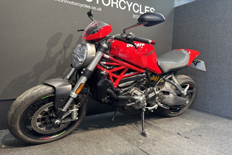 DUCATI MONSTER 821