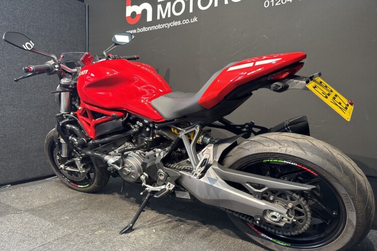 DUCATI MONSTER 821