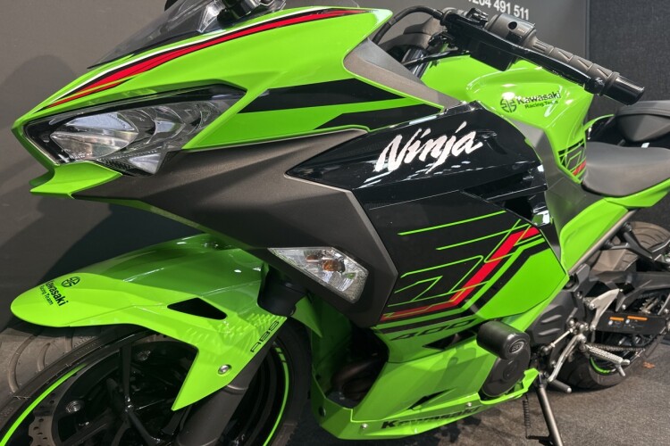 KAWASAKI NINJA 400