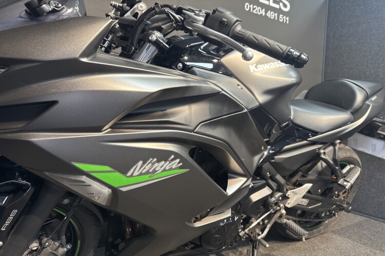 KAWASAKI NINJA 650