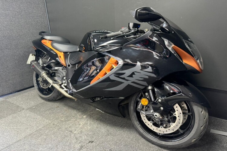 SUZUKI GSX1300R HAYABUSA