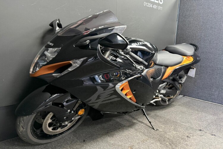 SUZUKI GSX1300R HAYABUSA