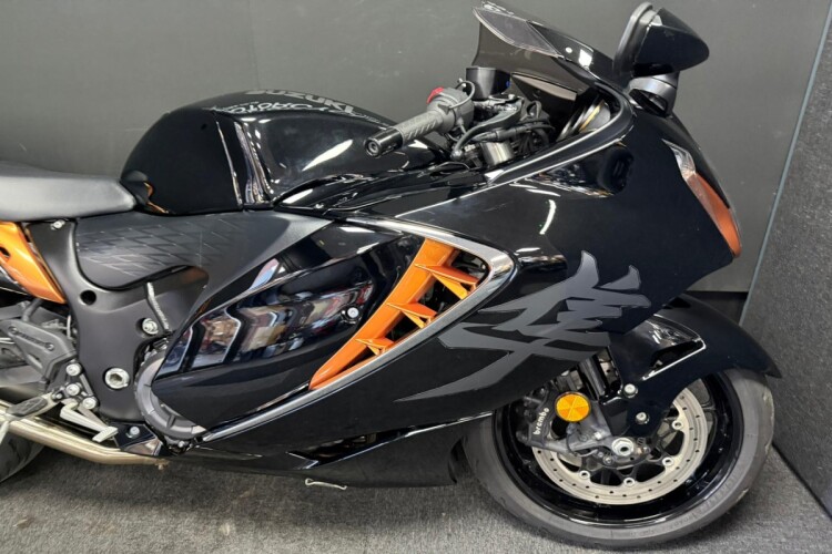 SUZUKI GSX1300R HAYABUSA