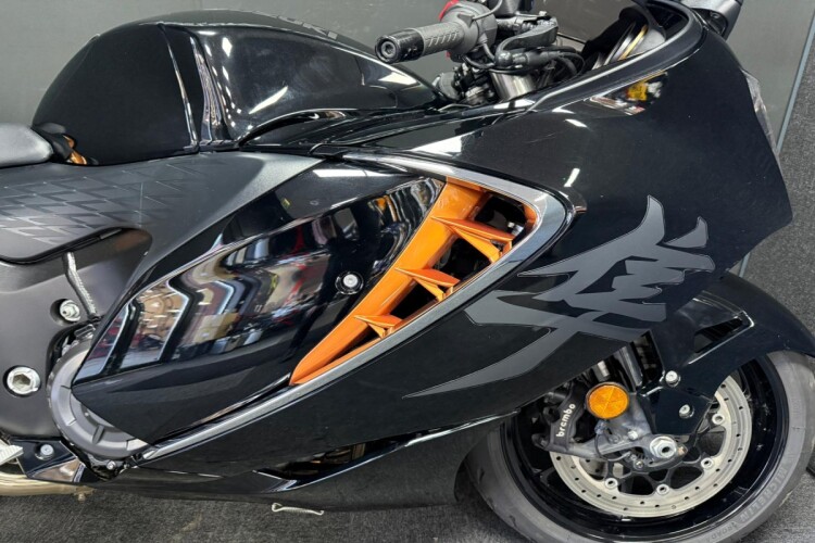 SUZUKI GSX1300R HAYABUSA