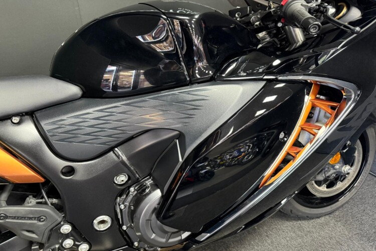 SUZUKI GSX1300R HAYABUSA