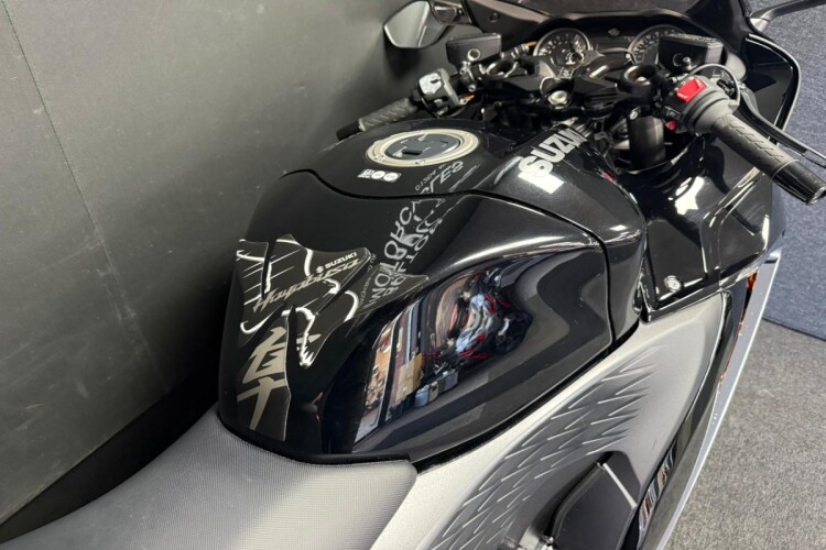 SUZUKI GSX1300R HAYABUSA