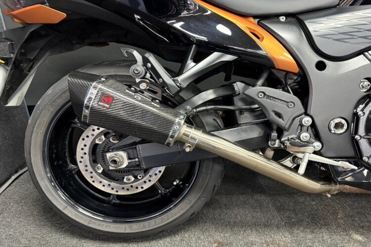 SUZUKI GSX1300R HAYABUSA