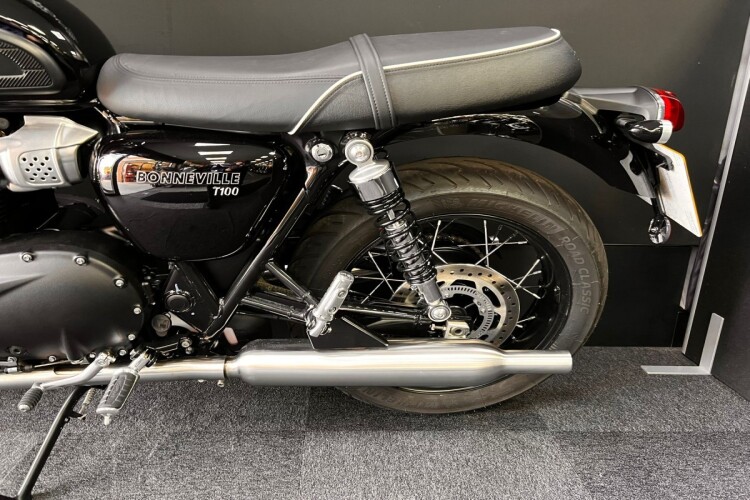 TRIUMPH BONNEVILLE T100