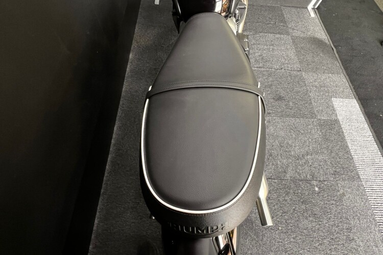 TRIUMPH BONNEVILLE T100