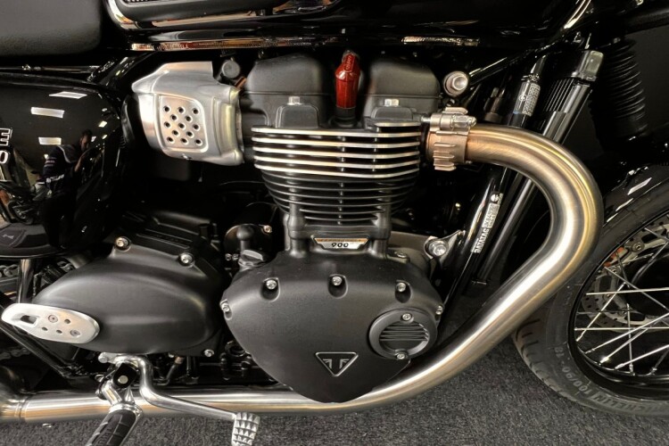 TRIUMPH BONNEVILLE T100