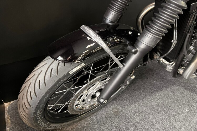 TRIUMPH BONNEVILLE T100