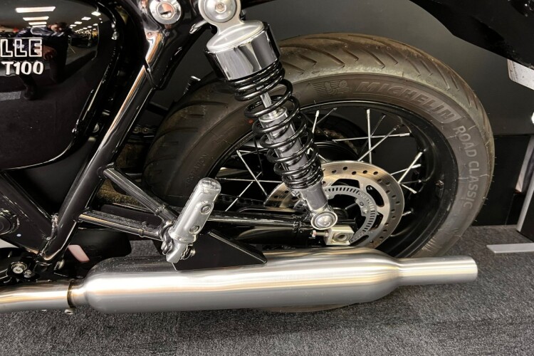 TRIUMPH BONNEVILLE T100