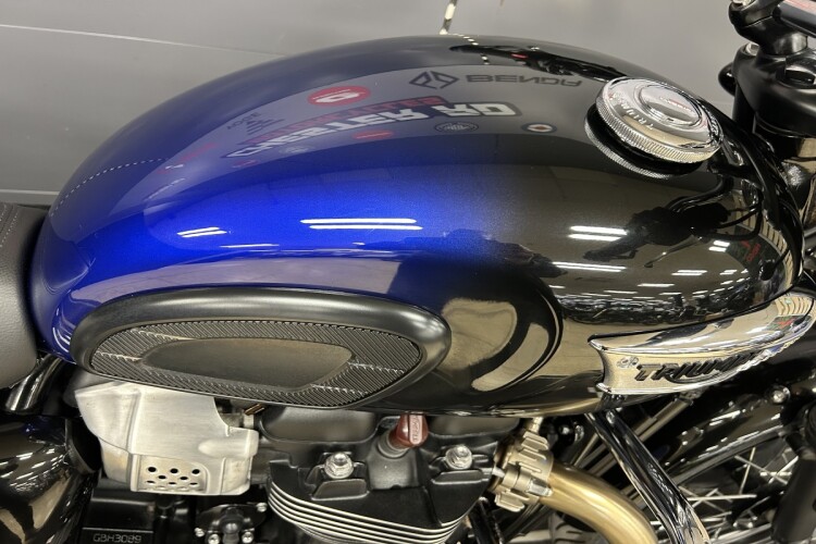 TRIUMPH BONNEVILLE T100