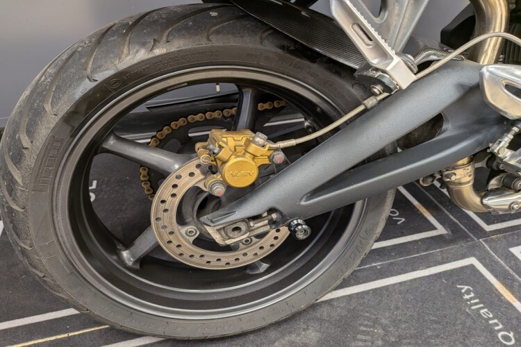 TRIUMPH STREET TRIPLE 675