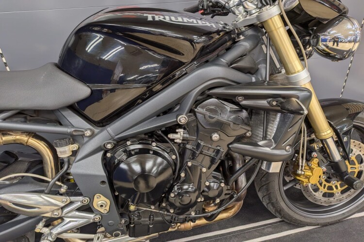 TRIUMPH STREET TRIPLE 675