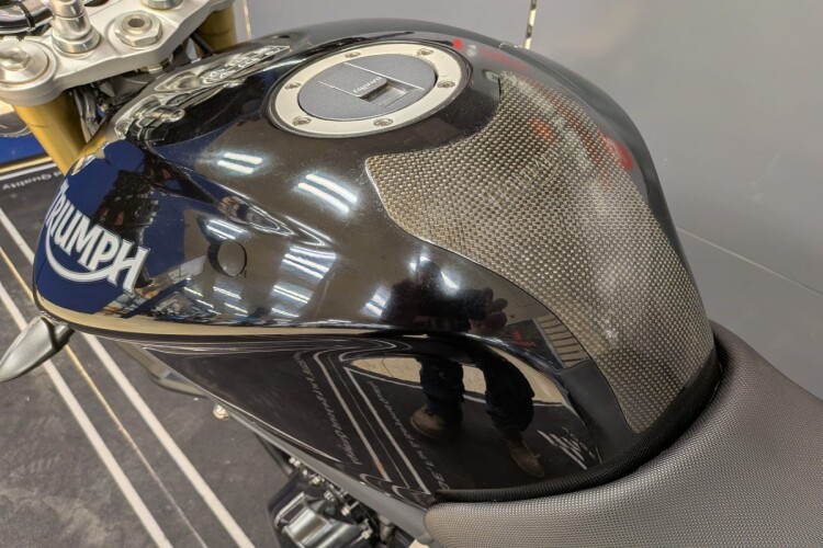 TRIUMPH STREET TRIPLE 675