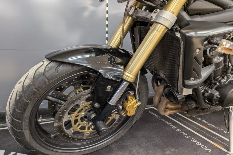 TRIUMPH STREET TRIPLE 675