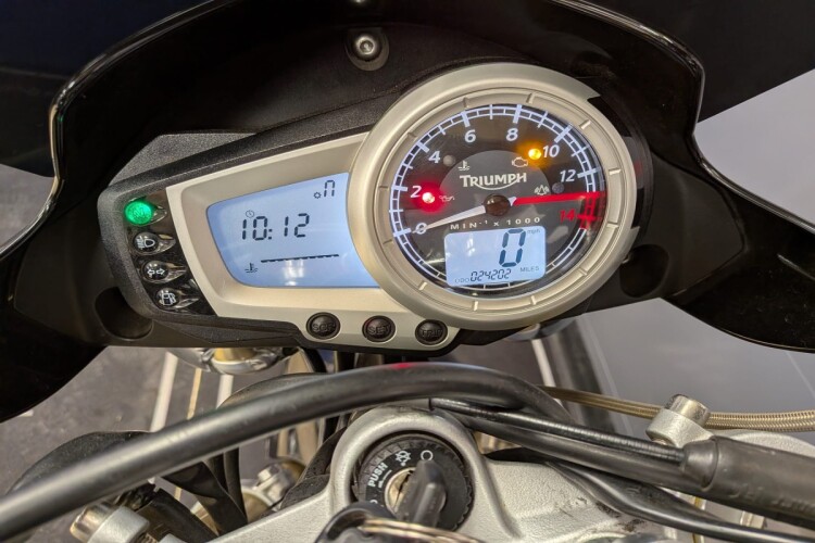 TRIUMPH STREET TRIPLE 675