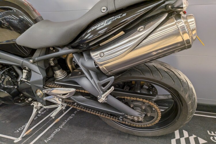 TRIUMPH STREET TRIPLE 675