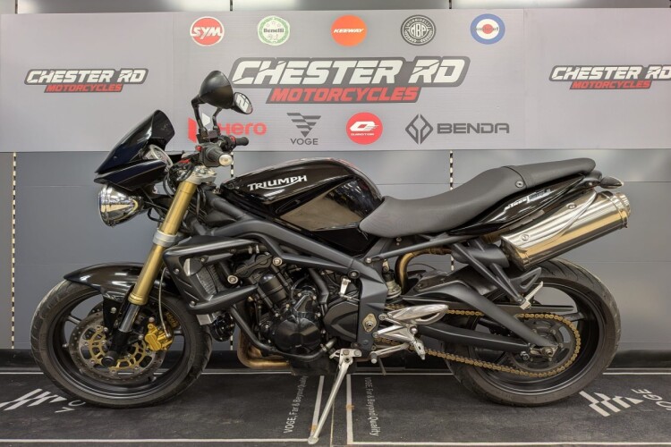TRIUMPH STREET TRIPLE 675