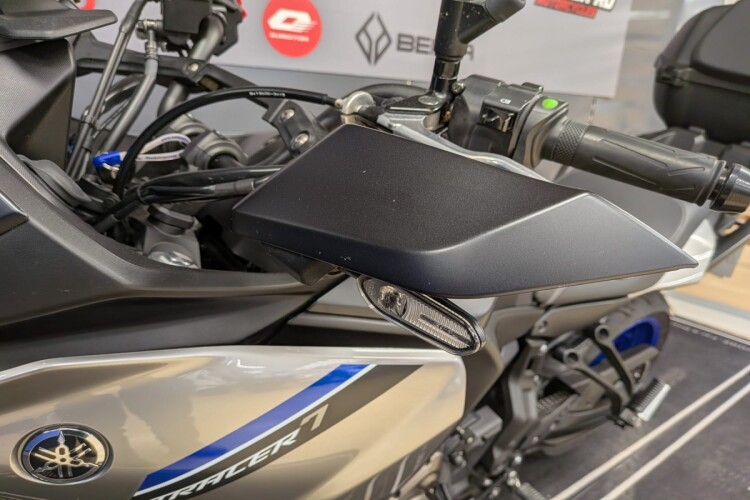 YAMAHA TRACER 7