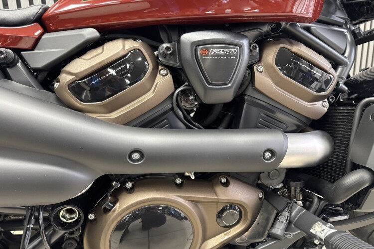 HARLEY-DAVIDSON SPORTSTER