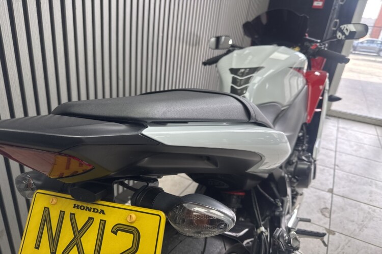 HONDA CBR650F